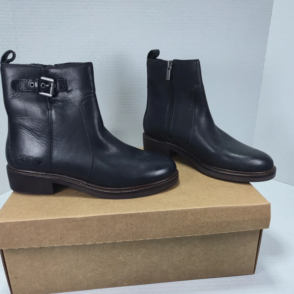 Lucky Brand Quendy Black Leather Chelsea Ankle Booties Boots Size 5 1/2 5.5